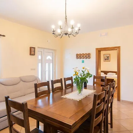 Dom wakacyjny Kaljannovici Bb Ii *