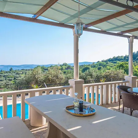 Awesome In With Outdoor Swimming Pool Hébergement de vacances