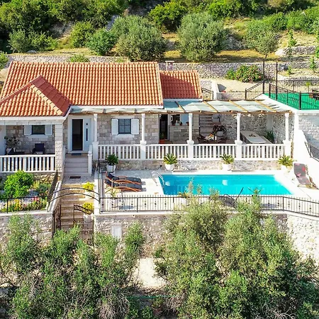 Awesome In With Outdoor Swimming Pool *