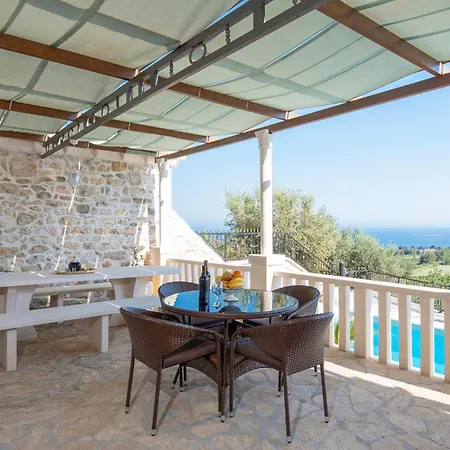 Awesome In With Outdoor Swimming Pool Hébergement de vacances